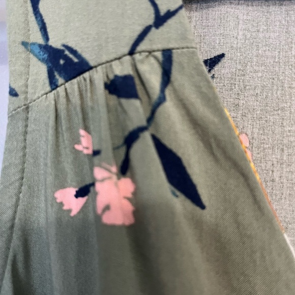 🎉 3 for $15🎉Old Navy sleeveless top - Picture 3 of 5